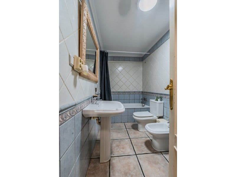 Piso de 3 habitaciones en Torrevieja en venta - 215.000 € (Ref: 9117047)