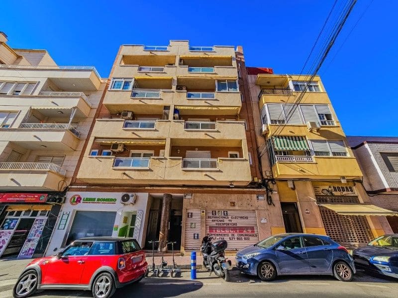 Piso de 3 habitaciones en Torrevieja en venta - 215.000 € (Ref: 9117047)