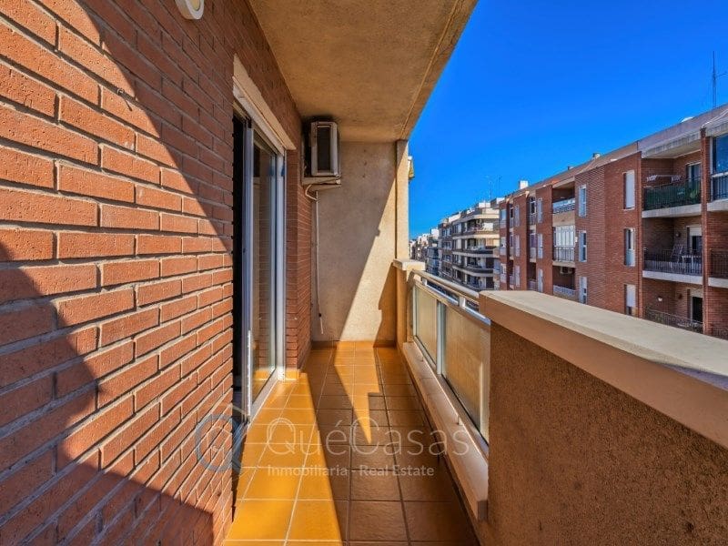 Piso de 3 habitaciones en Torrevieja en venta - 215.000 € (Ref: 9117047)