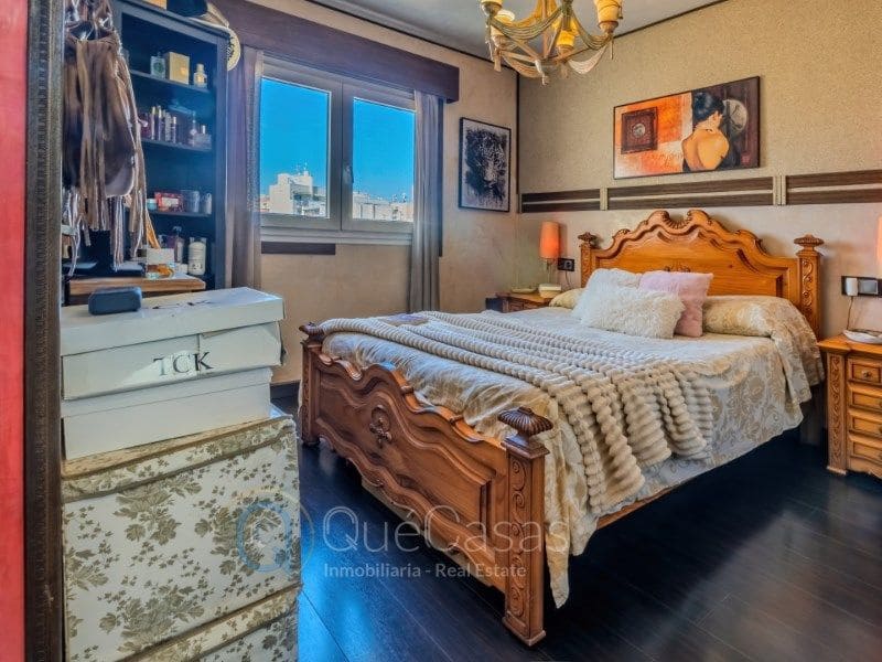 Piso de 3 habitaciones en Torrevieja en venta - 215.000 € (Ref: 9117047)