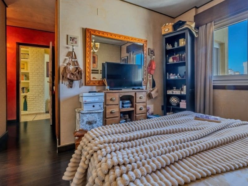 Piso de 3 habitaciones en Torrevieja en venta - 215.000 € (Ref: 9117047)