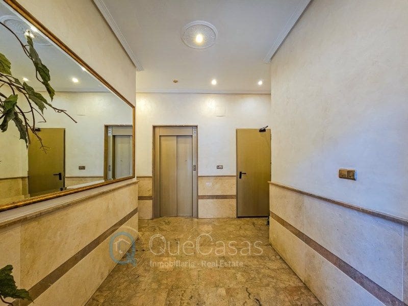 Piso de 3 habitaciones en Torrevieja en venta - 215.000 € (Ref: 9117047)