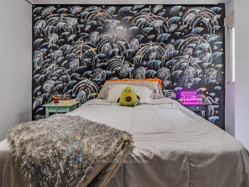 Piso de 3 habitaciones en Torrevieja en venta - 215.000 € (Ref: 9117047)