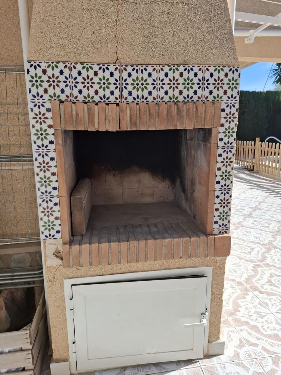 3 makuuhuone Huvila myytävänä paikassa Torrevieja mukana uima-altaan - 314 995 € (Ref: 9128534)