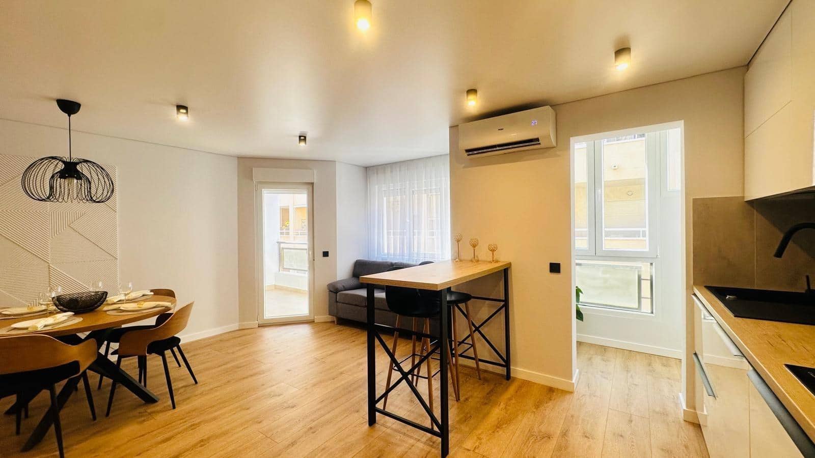 Apartamento de 3 habitaciones en Torrevieja en venta - 257.200 € (Ref: 9134639)