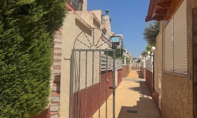 Apartamento de 2 habitaciones en Playa Flamenca, Orihuela en venta con piscina - 136.995 € (Ref: 9134640)