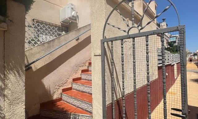 Apartamento de 2 habitaciones en Playa Flamenca, Orihuela en venta con piscina - 136.995 € (Ref: 9134640)