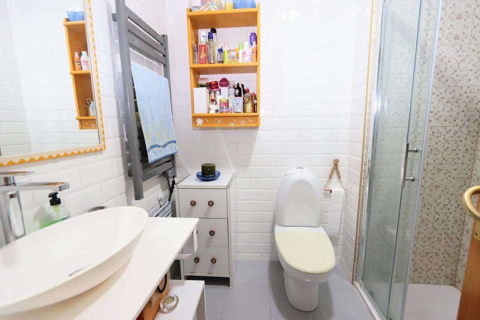 3 makuuhuone Huoneisto myytävänä paikassa Orihuela Costa mukana uima-altaan - 349 900 € (Ref: 9161205)