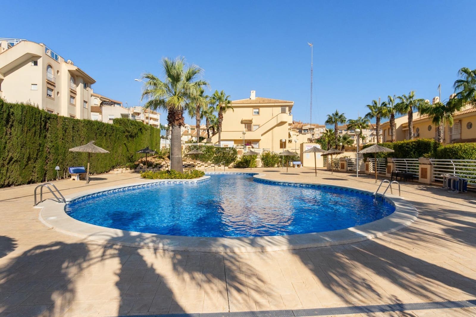 2 soveværelse Lejlighed til salg i Campoamor med swimmingpool - € 295.000 (Ref: 9176588)