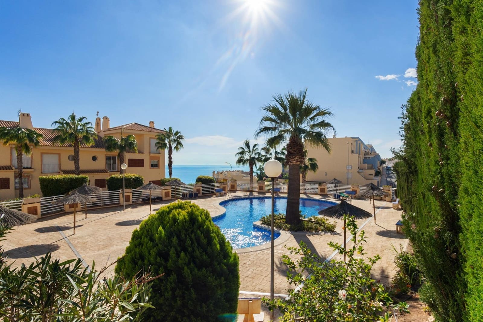 2 soveværelse Lejlighed til salg i Campoamor med swimmingpool - € 295.000 (Ref: 9176588)