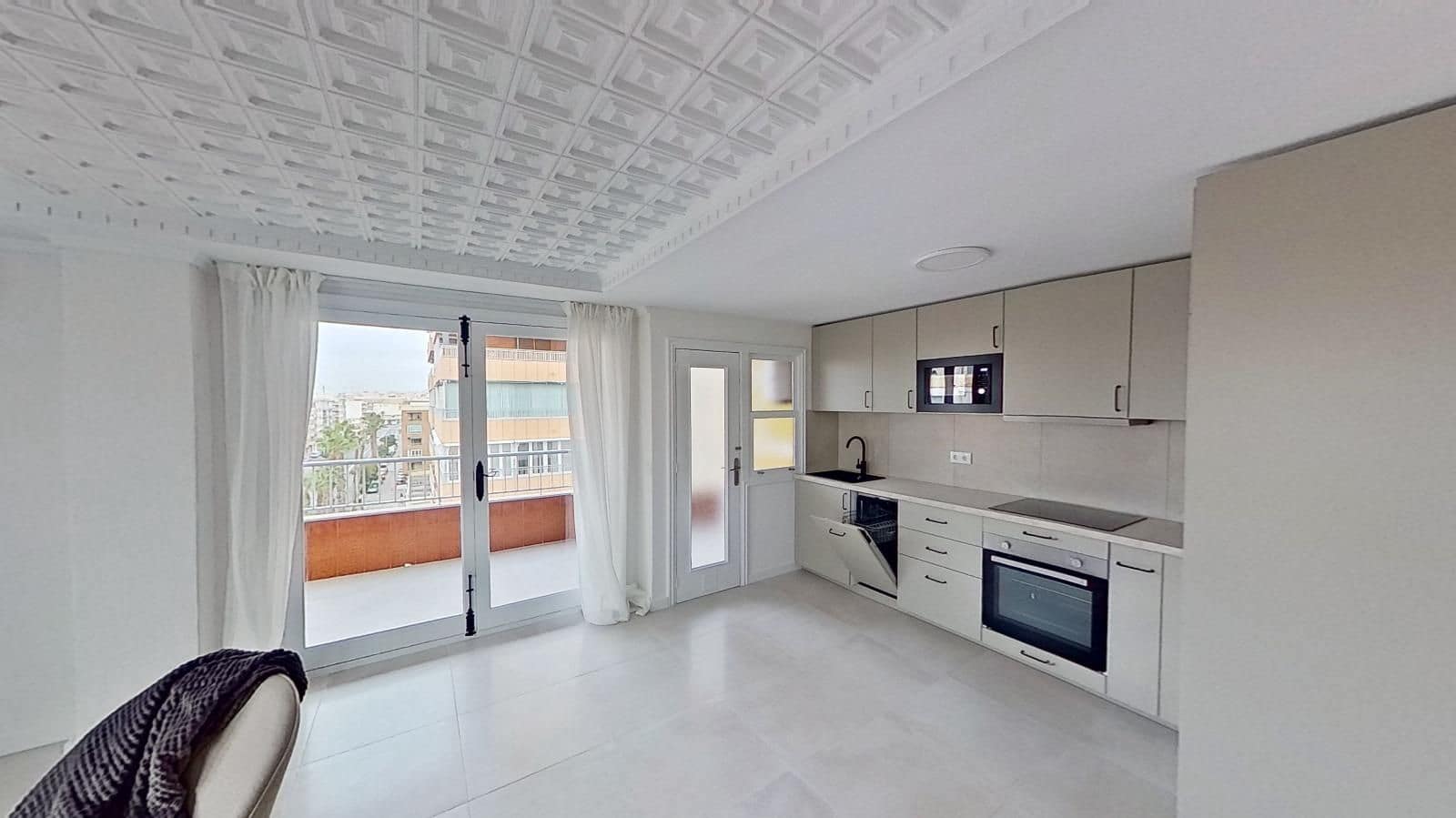 Apartamento de 3 habitaciones en Torrevieja en venta con piscina - 239.000 € (Ref: 9189668)