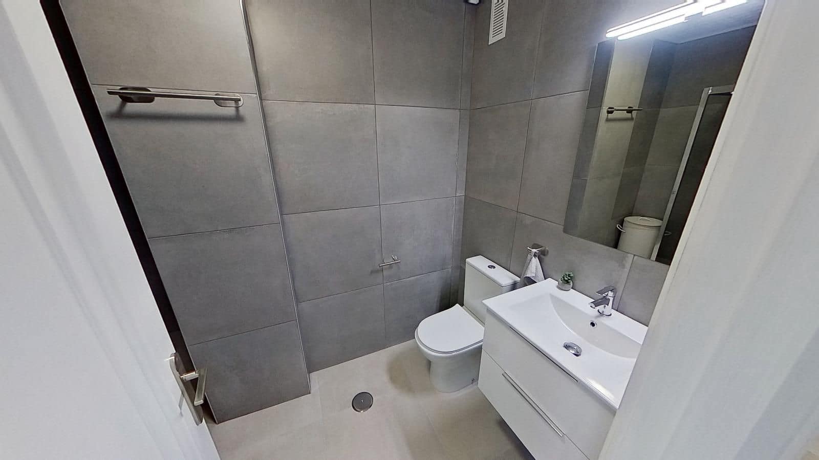 Apartamento de 3 habitaciones en Torrevieja en venta con piscina - 239.000 € (Ref: 9189668)