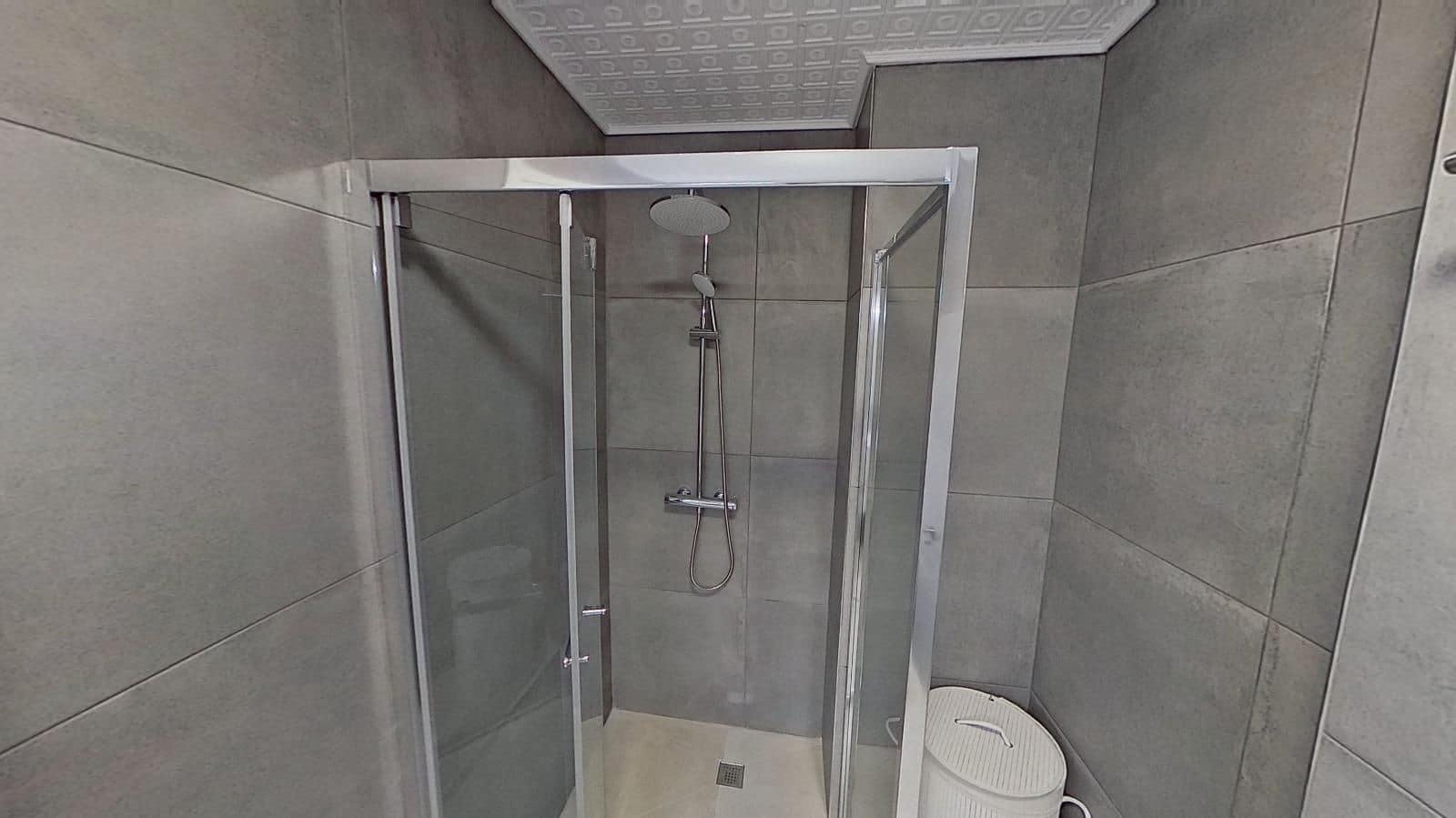 Apartamento de 3 habitaciones en Torrevieja en venta con piscina - 239.000 € (Ref: 9189668)