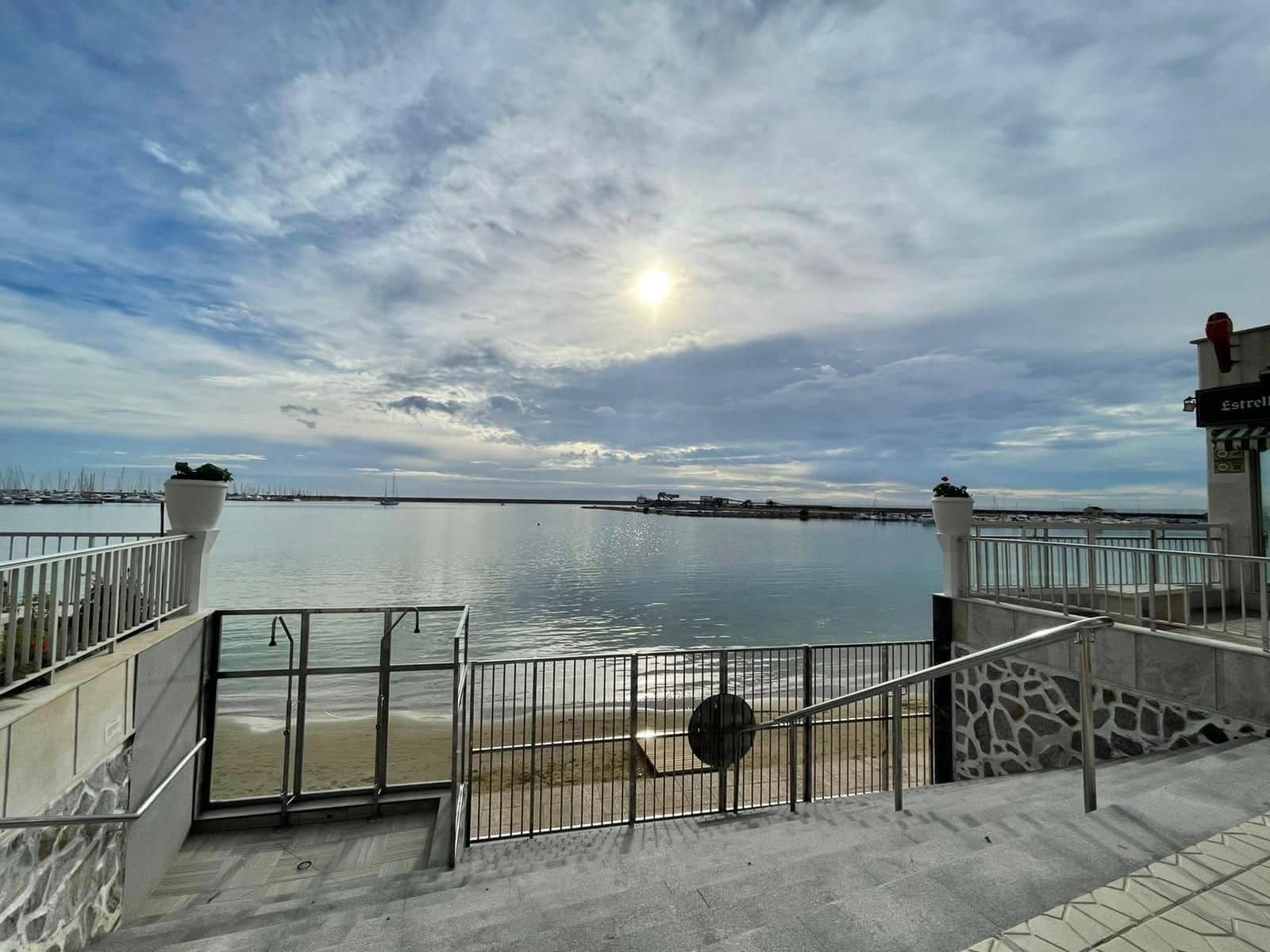 Apartamento de 3 habitaciones en Torrevieja en venta con piscina - 239.000 € (Ref: 9189668)