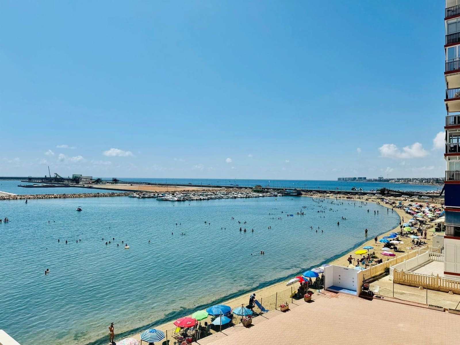 Apartamento de 3 habitaciones en Torrevieja en venta con piscina - 239.000 € (Ref: 9189668)