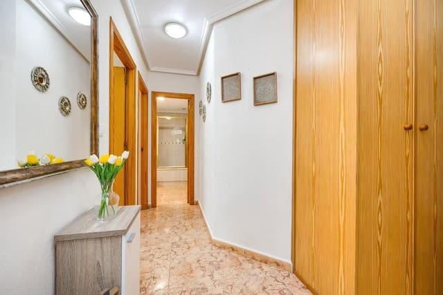 Apartamento de 2 habitaciones en Centro, Torrevieja en venta con piscina - 122.260 € (Ref: 9197919)