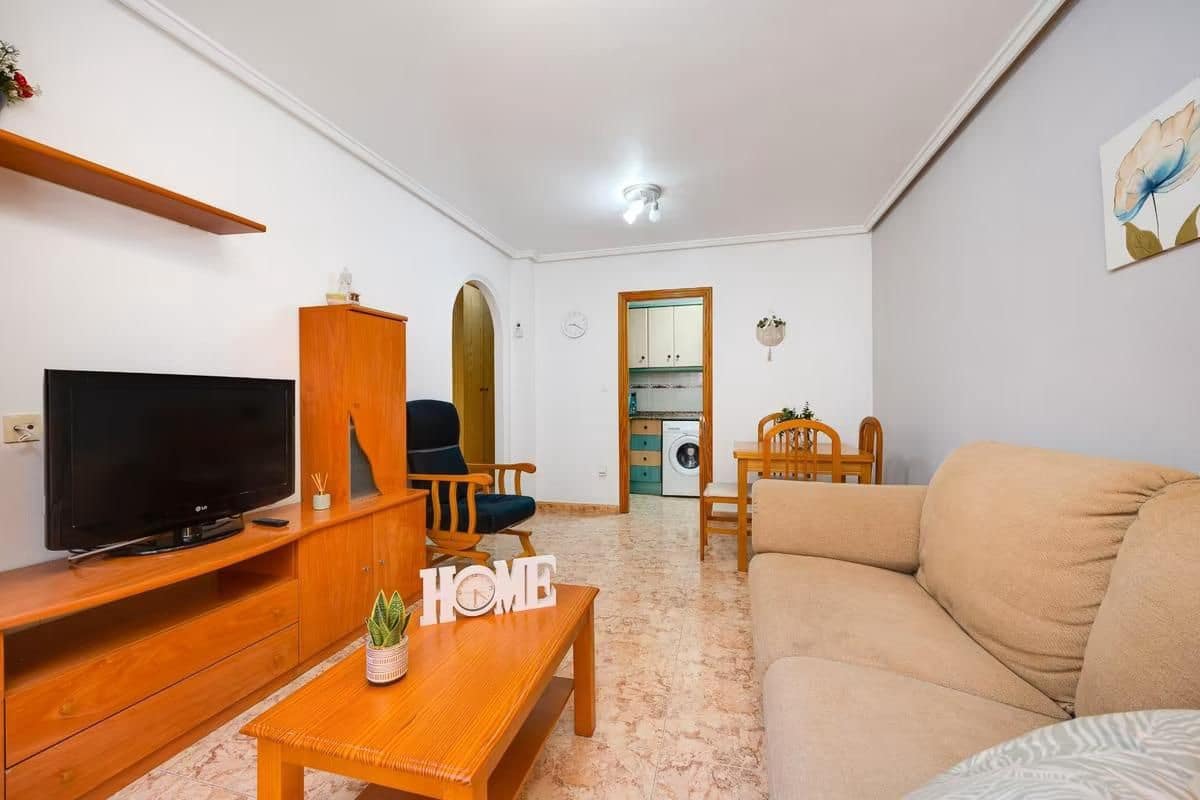 Apartamento de 2 habitaciones en Torrevieja en venta con piscina - 122.260 € (Ref: 9197919)