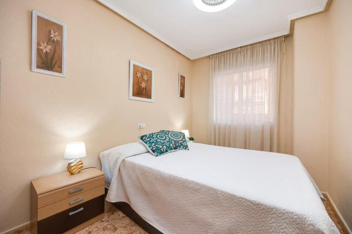 Apartamento de 2 habitaciones en Torrevieja en venta con piscina - 122.260 € (Ref: 9197919)