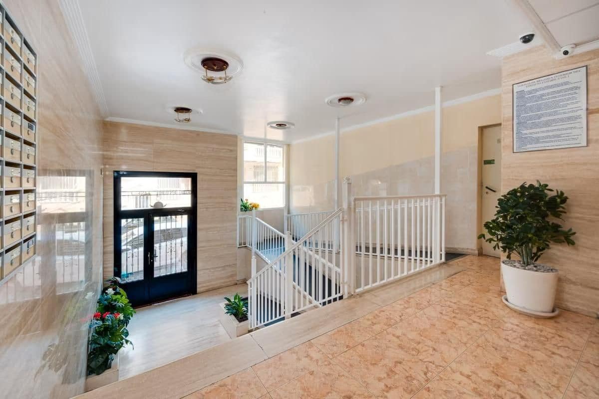 Apartamento de 2 habitaciones en Torrevieja en venta con piscina - 122.260 € (Ref: 9197919)