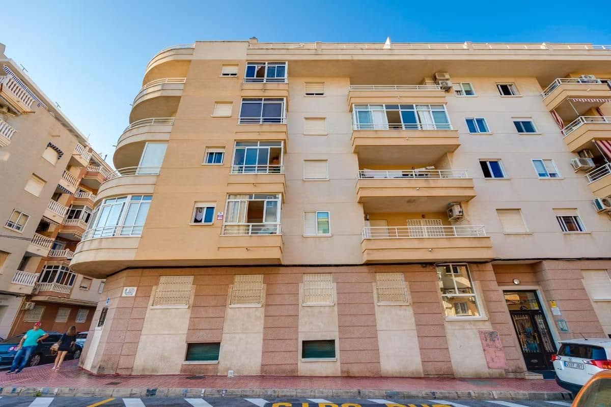 Apartamento de 2 habitaciones en Torrevieja en venta con piscina - 122.260 € (Ref: 9197919)