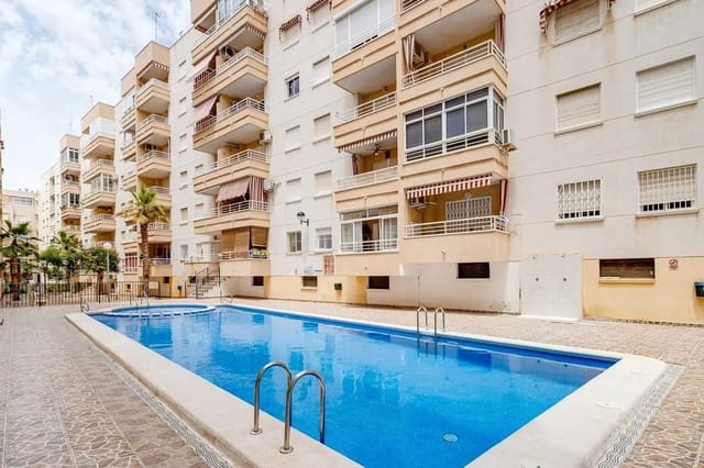 Apartamento de 2 habitaciones en Centro, Torrevieja en venta con piscina - 122.260 € (Ref: 9197919)