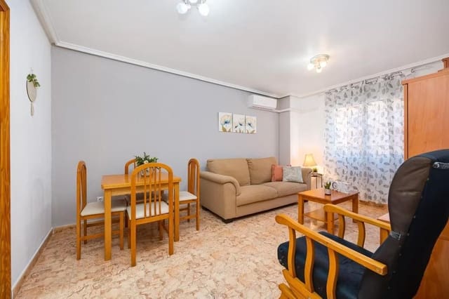 Apartamento de 2 habitaciones en Centro, Torrevieja en venta con piscina - 122.260 € (Ref: 9197919)