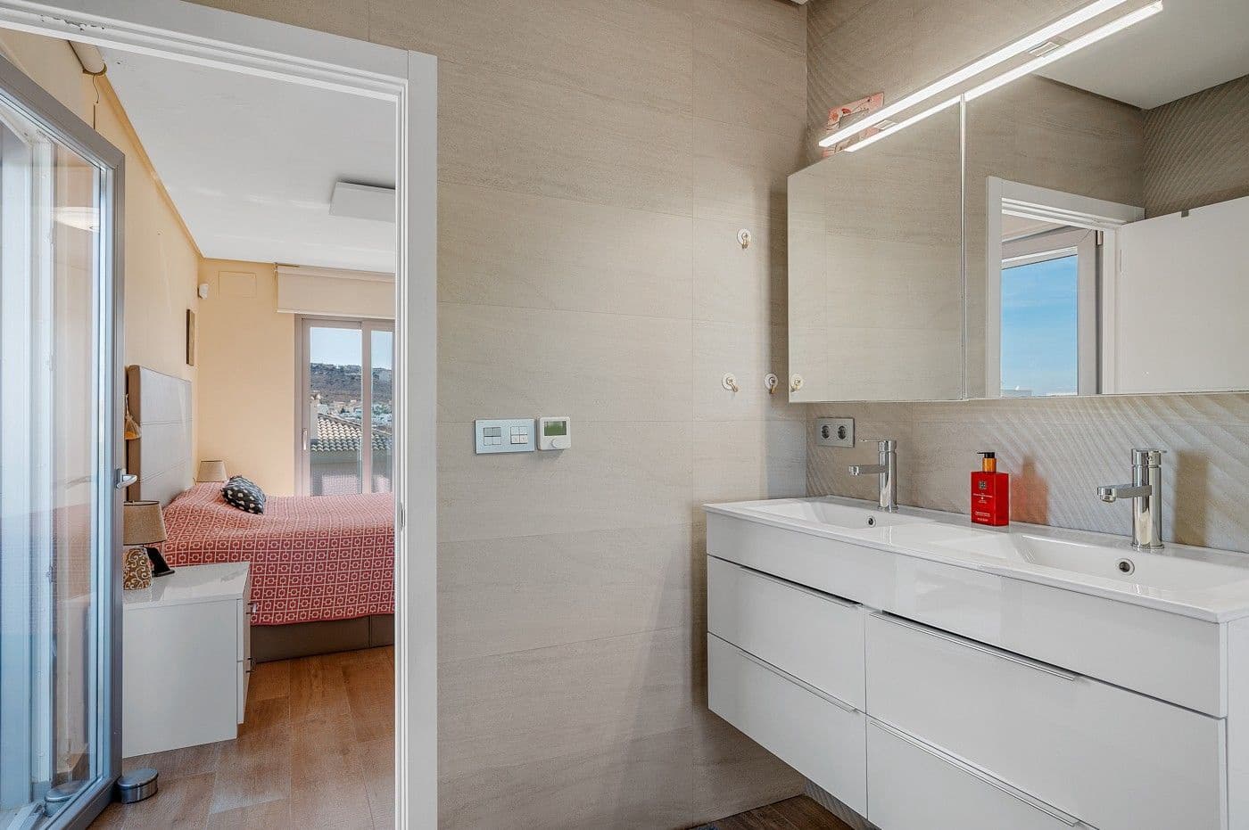 Chalet de 2 habitaciones en Benijófar en venta con piscina - 435.000 € (Ref: 9230968)