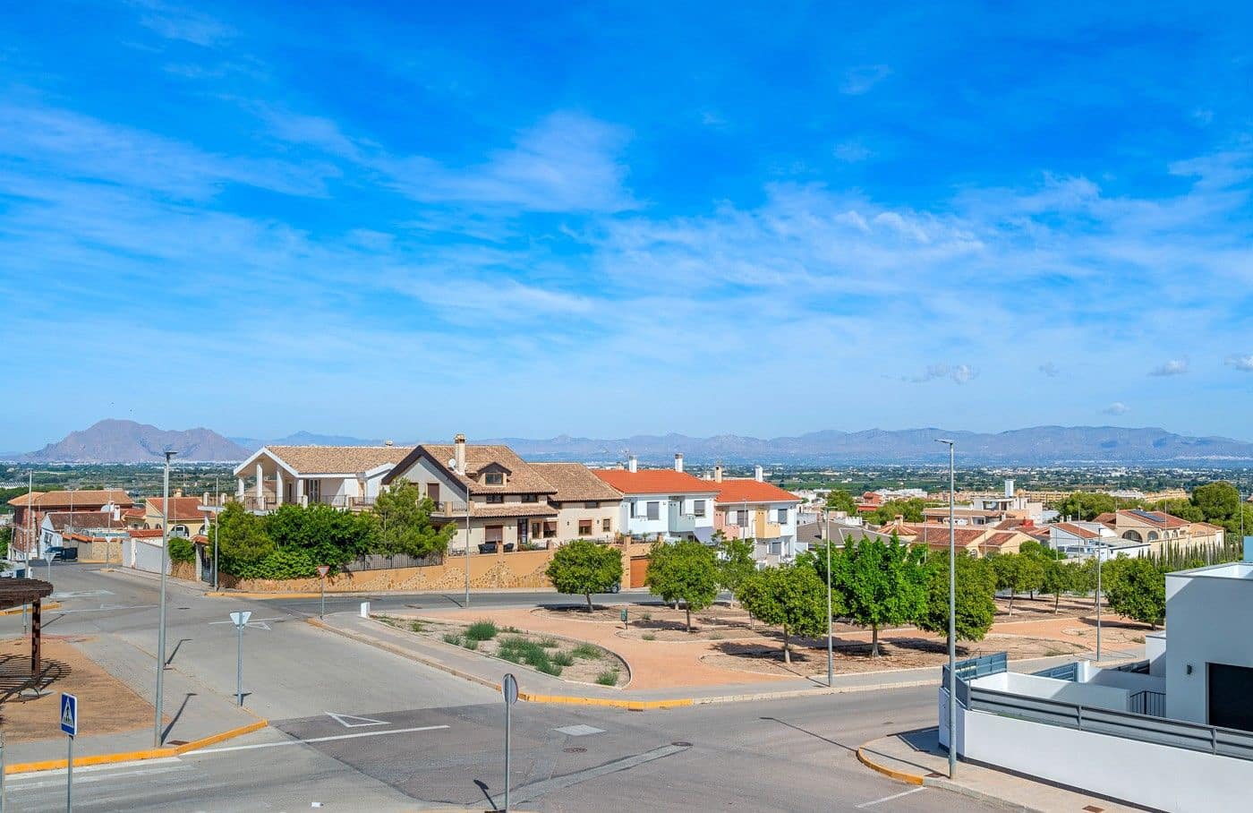 Chalet de 2 habitaciones en Benijófar en venta con piscina - 435.000 € (Ref: 9230968)