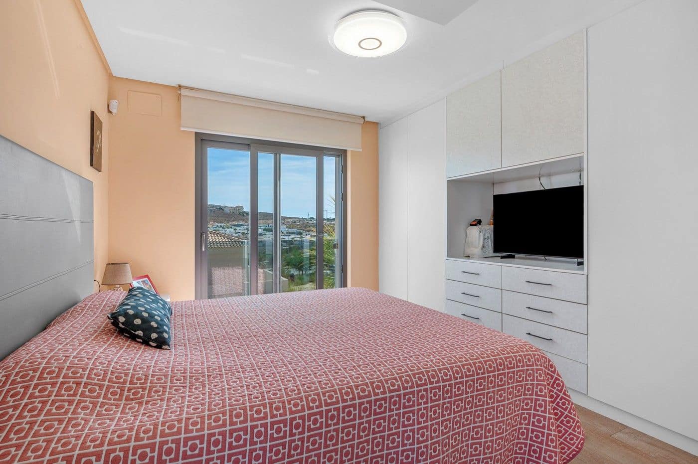 Chalet de 2 habitaciones en Benijófar en venta con piscina - 435.000 € (Ref: 9230968)