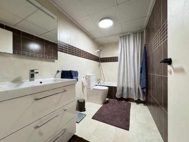 3 makuuhuone Huoneisto myytävänä paikassa Puerto Deportivo, Torrevieja - 199 900 € (Ref: 9247129)