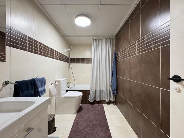 3 makuuhuone Huoneisto myytävänä paikassa Puerto Deportivo, Torrevieja - 199 900 € (Ref: 9247129)