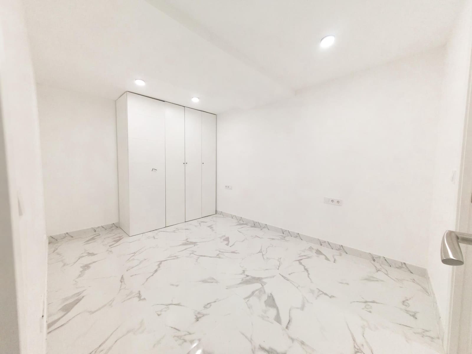 3 soveværelse Strandlejlighed til salg i Torrevieja med garage - € 209.000 (Ref: 9247139)