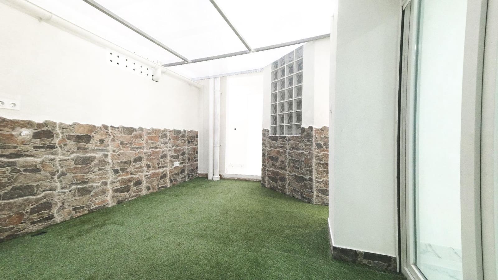 3 soveværelse Strandlejlighed til salg i Torrevieja med garage - € 209.000 (Ref: 9247139)