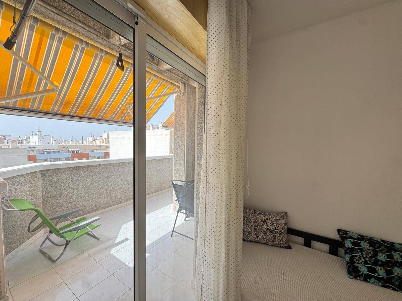 3 sypialnia Penthouse na sprzedaż w Torrevieja z garażem - 210 000 € (Ref: 9248289)