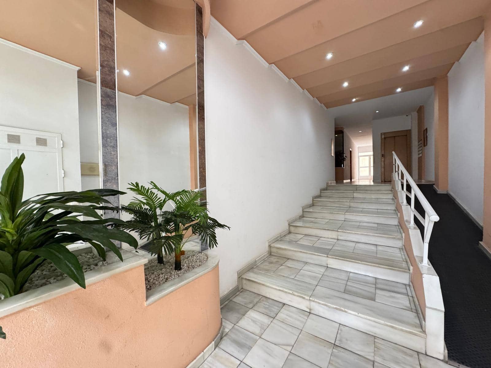 3 sypialnia Penthouse na sprzedaż w Torrevieja z garażem - 210 000 € (Ref: 9248289)