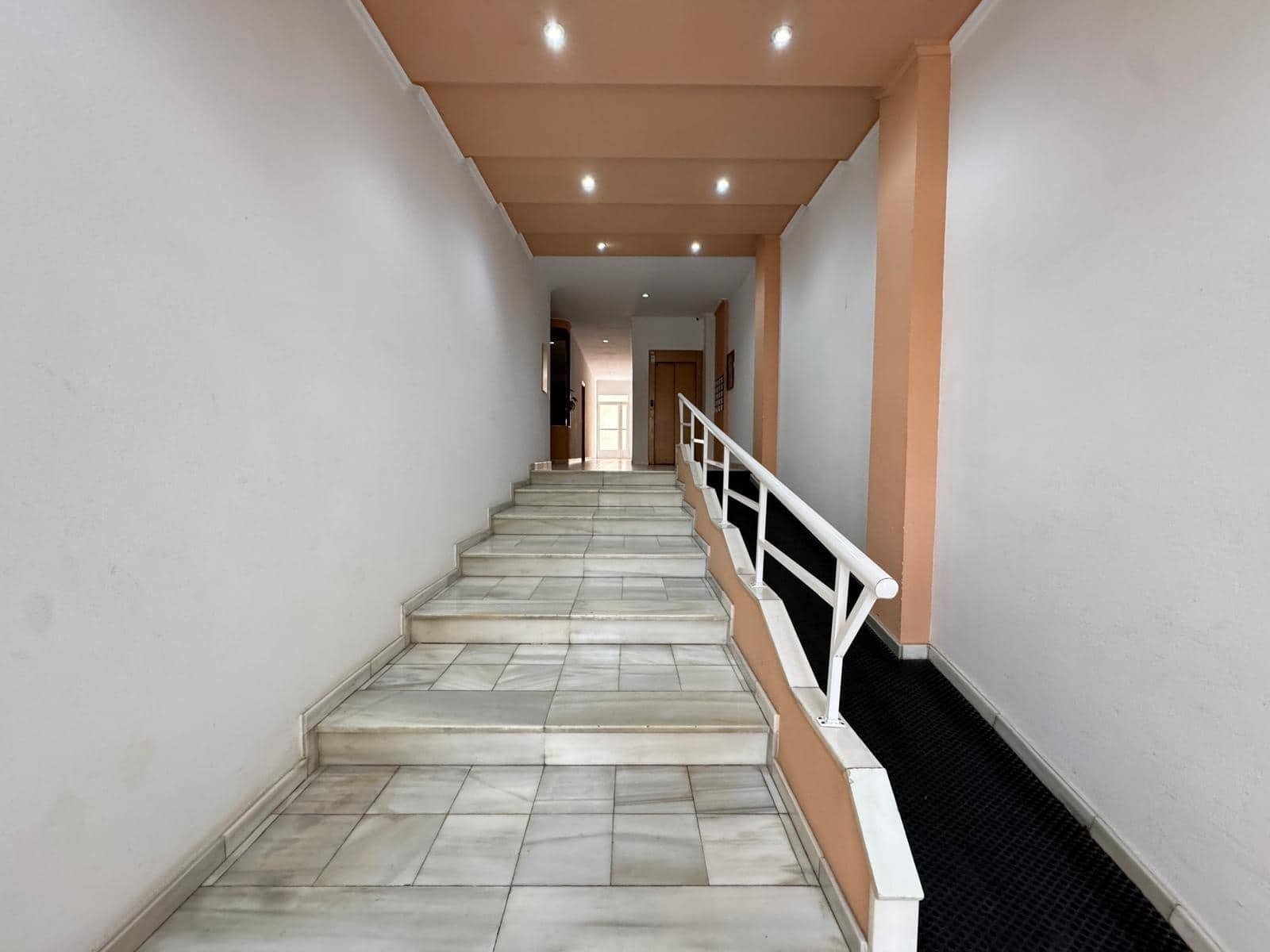 3 sypialnia Penthouse na sprzedaż w Torrevieja z garażem - 210 000 € (Ref: 9248289)