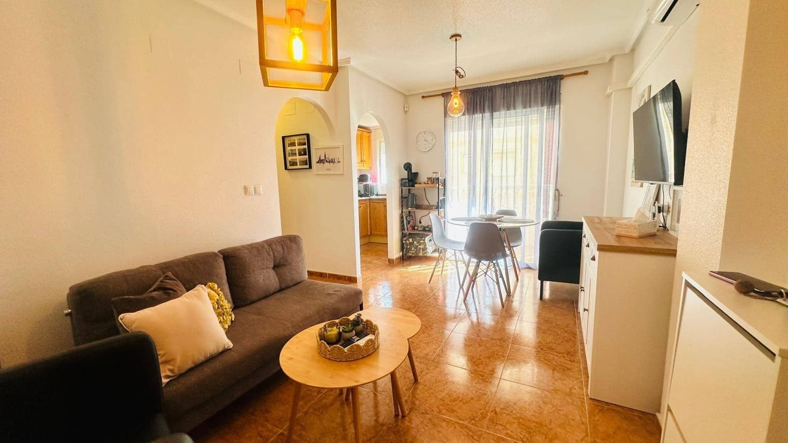 Piso de 2 habitaciones en Torrevieja en venta - 129.000 € (Ref: 9248291)
