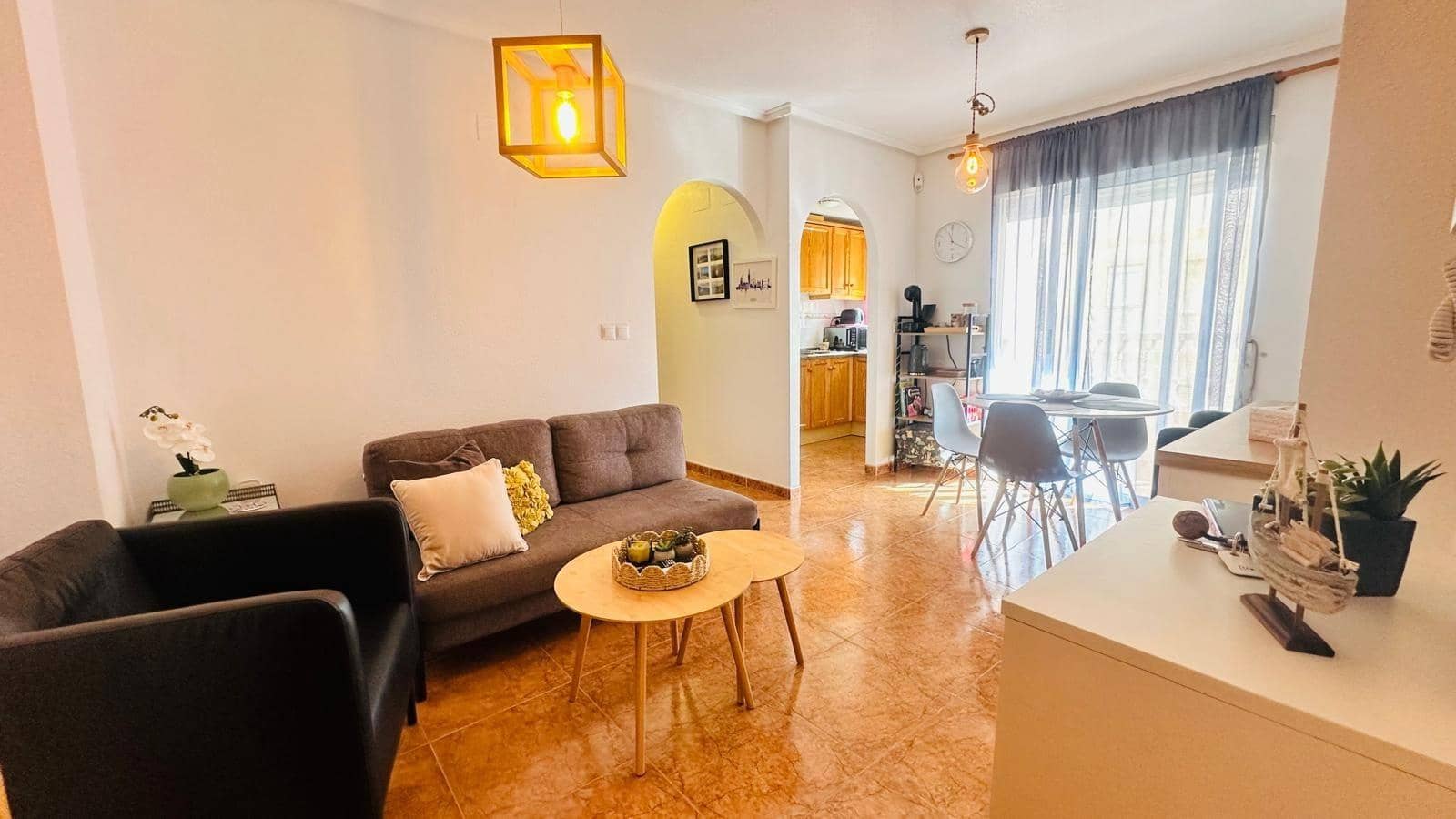 Piso de 2 habitaciones en Torrevieja en venta - 129.000 € (Ref: 9248291)