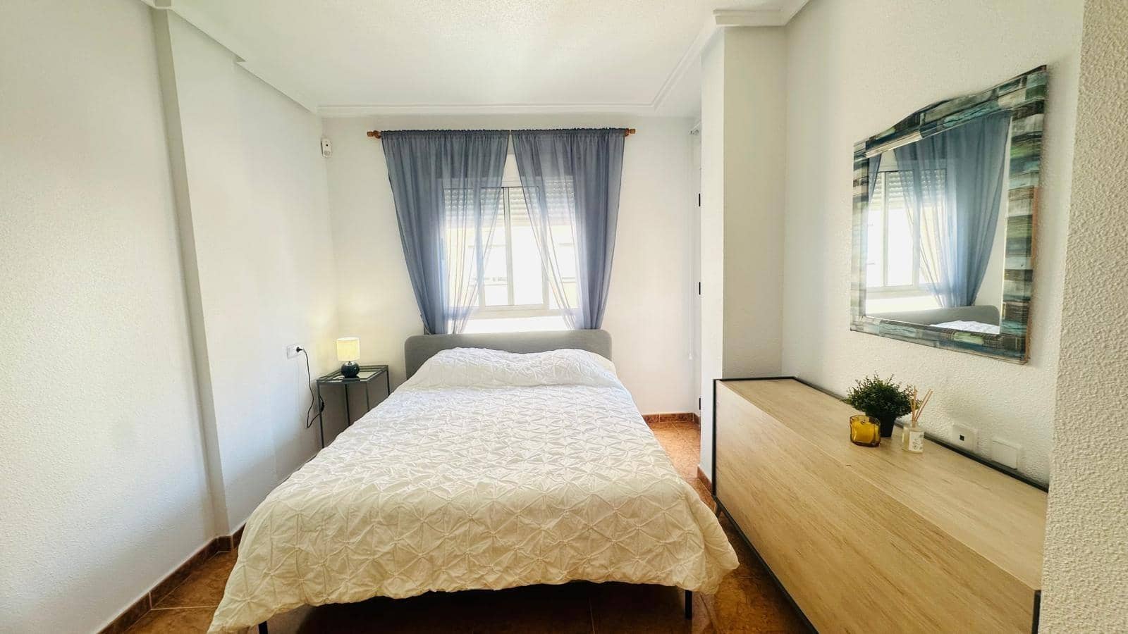 Piso de 2 habitaciones en Torrevieja en venta - 129.000 € (Ref: 9248291)