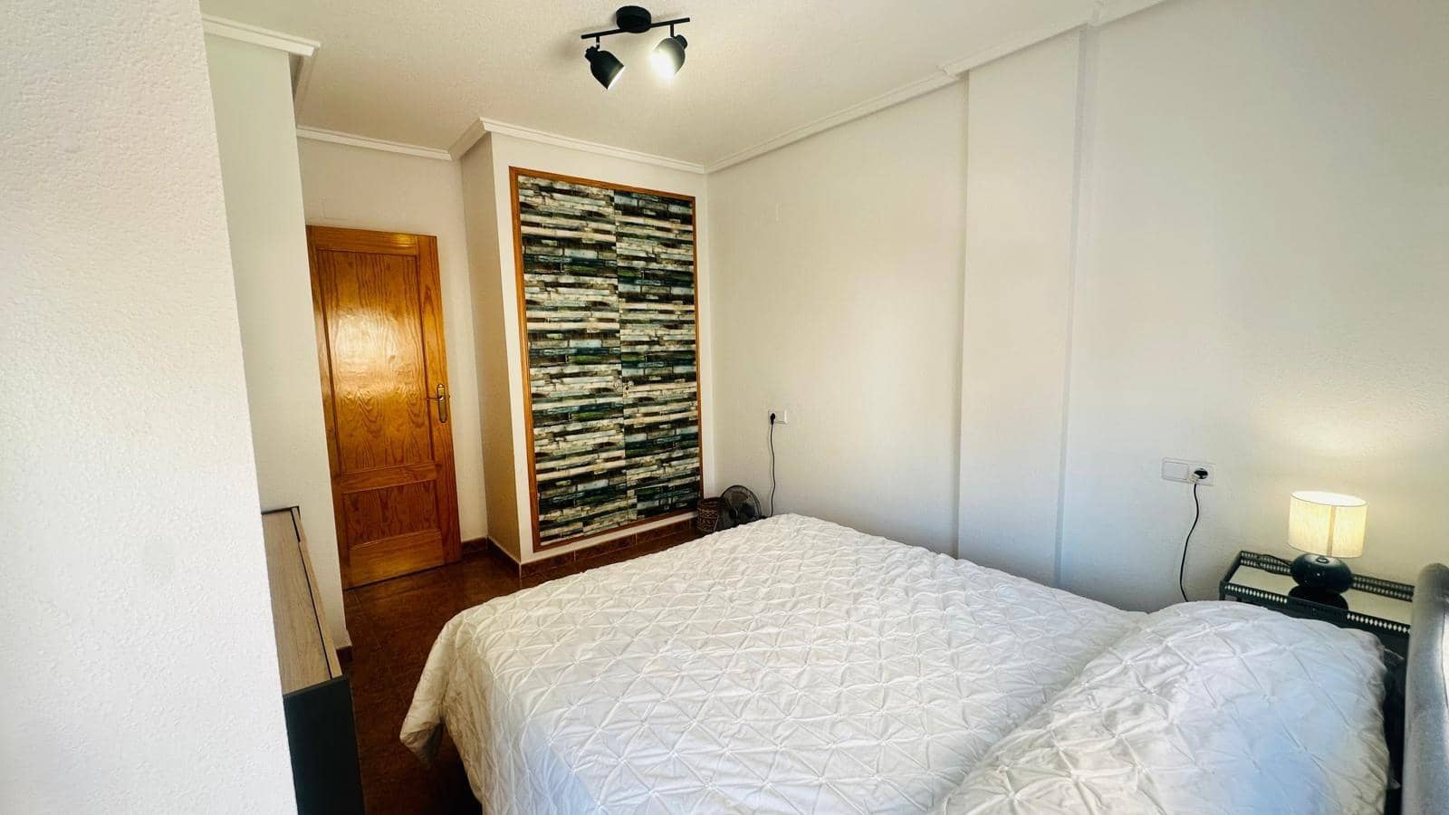 Piso de 2 habitaciones en Torrevieja en venta - 129.000 € (Ref: 9248291)