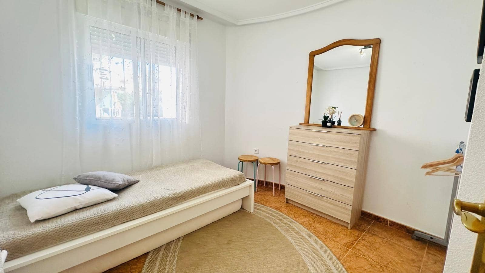 Piso de 2 habitaciones en Torrevieja en venta - 129.000 € (Ref: 9248291)