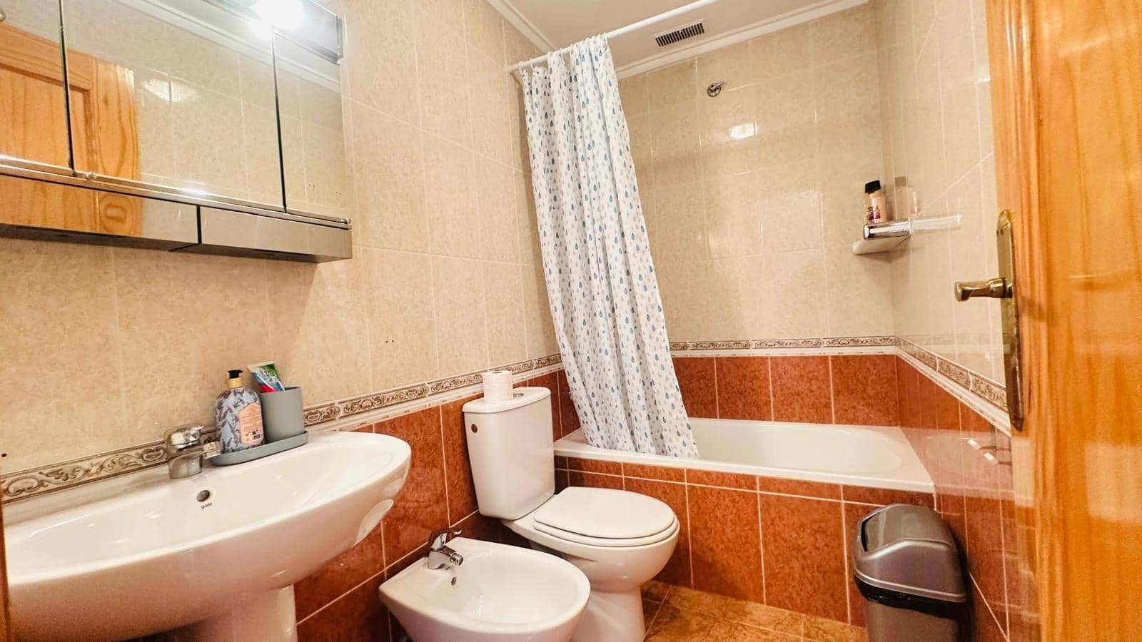 Piso de 2 habitaciones en Torrevieja en venta - 129.000 € (Ref: 9248291)