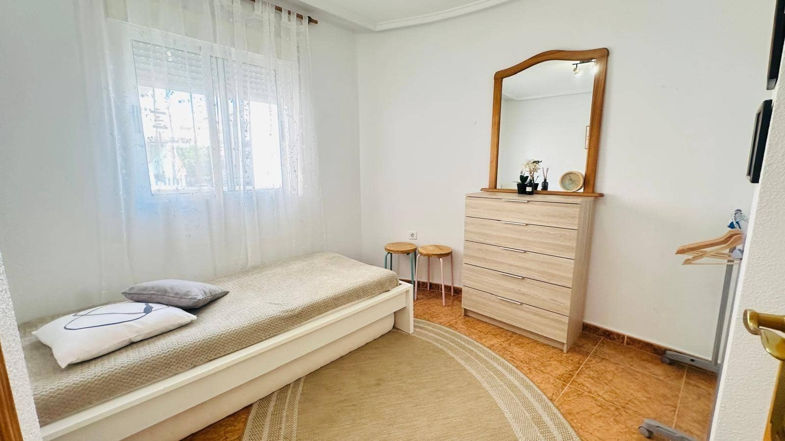 Piso de 2 habitaciones en Torrevieja en venta - 129.000 € (Ref: 9248291)