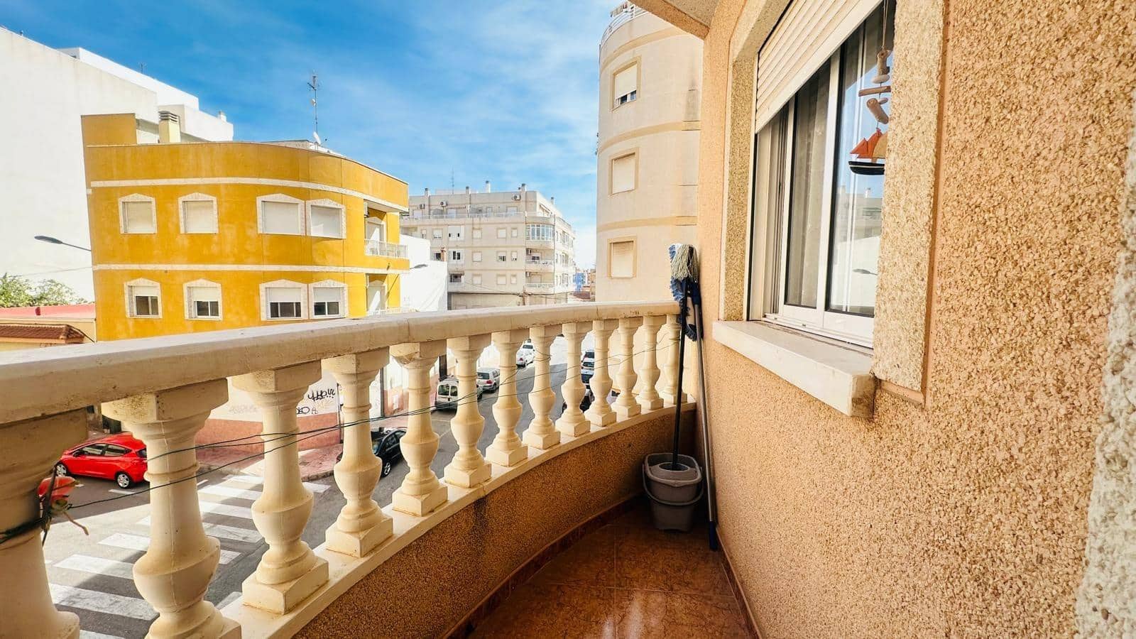 Piso de 2 habitaciones en Torrevieja en venta - 129.000 € (Ref: 9248291)