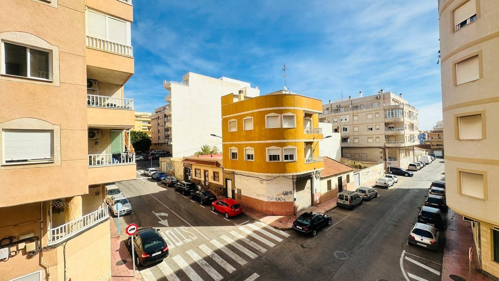 Piso de 2 habitaciones en Torrevieja en venta - 129.000 € (Ref: 9248291)