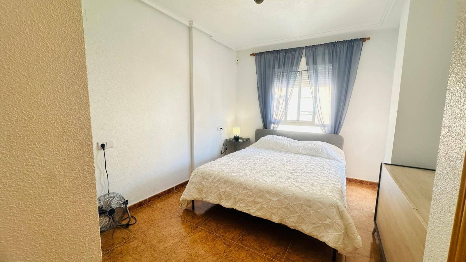 Piso de 2 habitaciones en Torrevieja en venta - 129.000 € (Ref: 9248291)