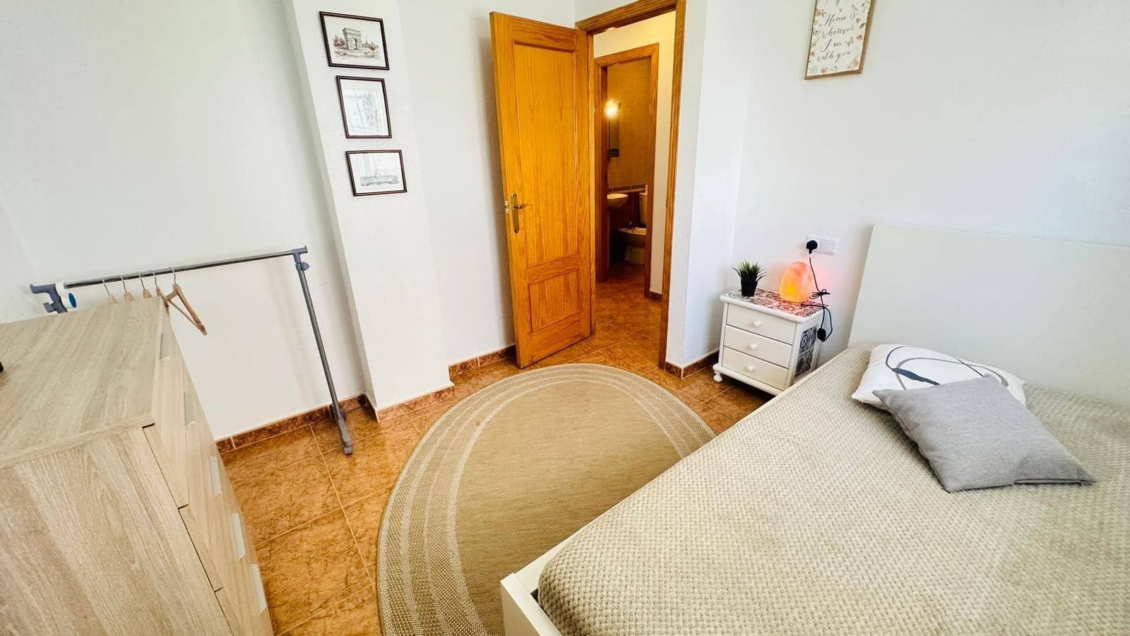 Piso de 2 habitaciones en Torrevieja en venta - 129.000 € (Ref: 9248291)