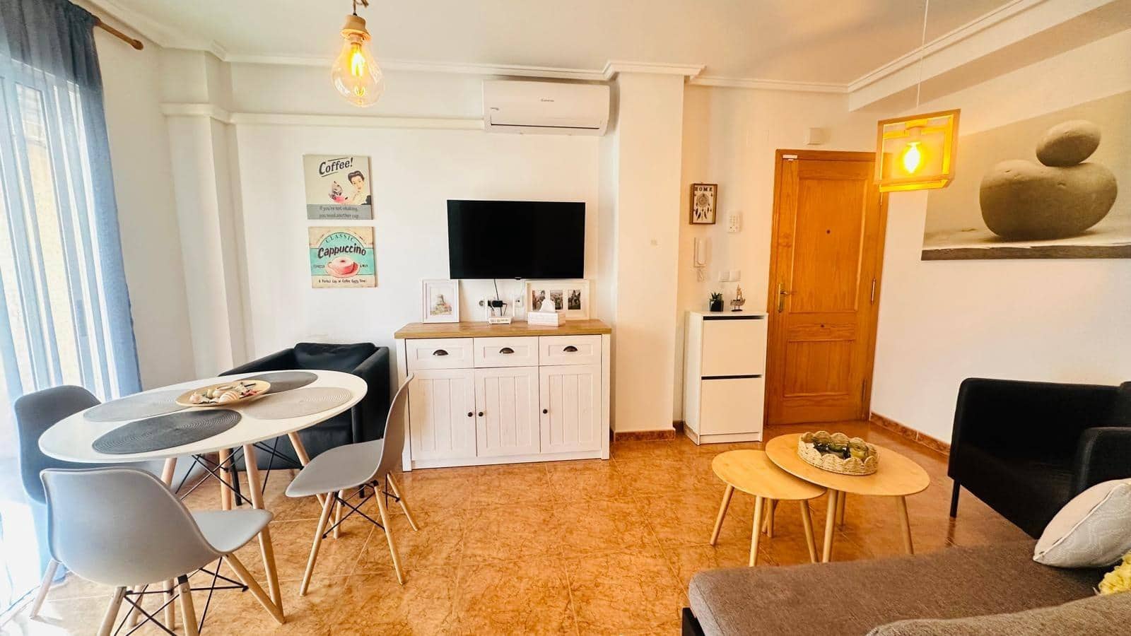 Piso de 2 habitaciones en Torrevieja en venta - 129.000 € (Ref: 9248291)