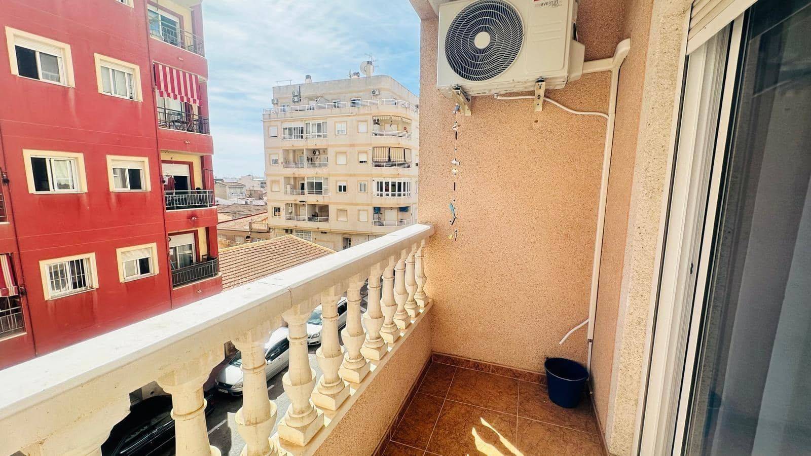 Piso de 2 habitaciones en Torrevieja en venta - 129.000 € (Ref: 9248291)