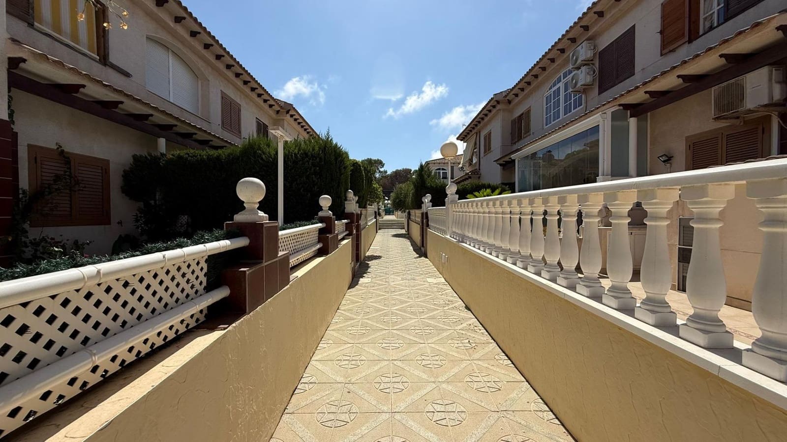 2 soveværelse Bungalow til salg i Punta Prima med swimmingpool - € 169.900 (Ref: 9248293)